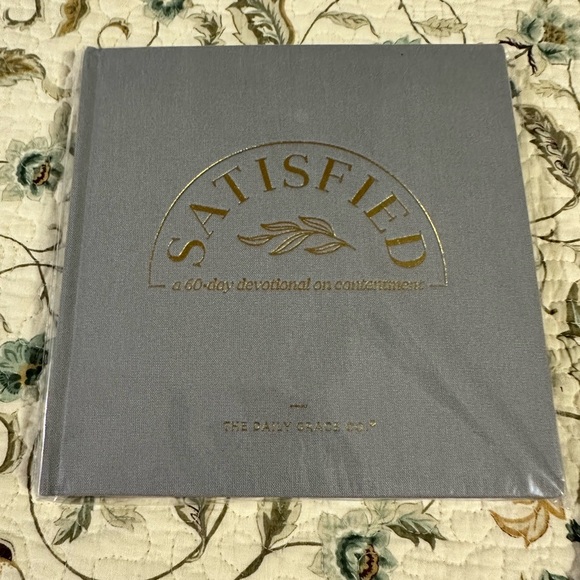 Lot of 2 The Daily Grace Co Bible Study Devotional Books - Picture 2 of 5